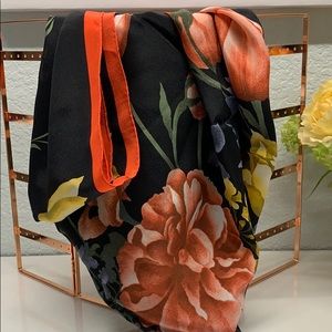 Beautiful Vintage scarf - Made in Japan 35” x 35”